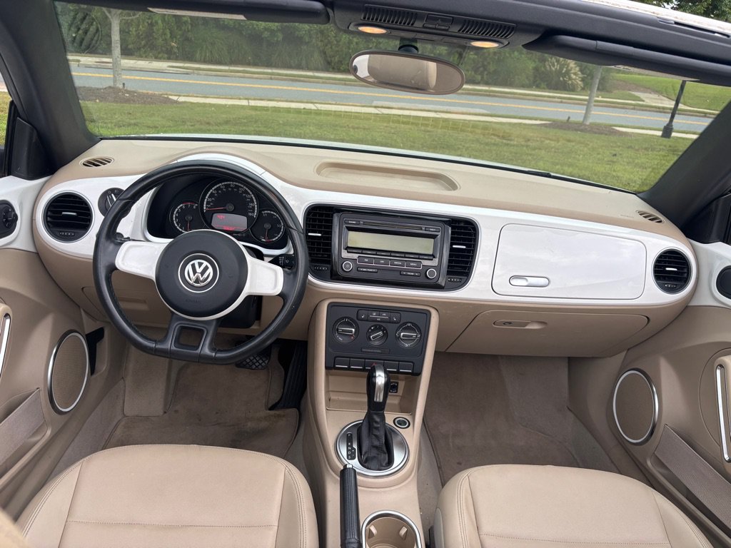 Used 2013 Volkswagen Beetle 2.5 50's Edition FWD image 5