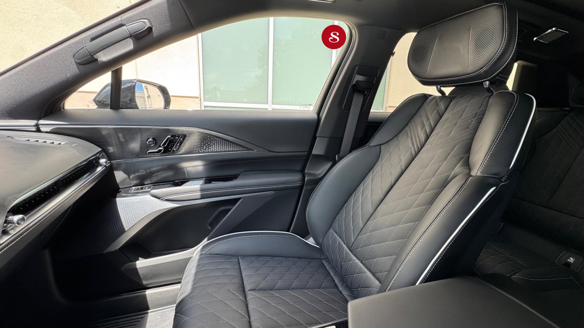 Used 2026 Cadillac Lyriq V AWD/4WD image 19