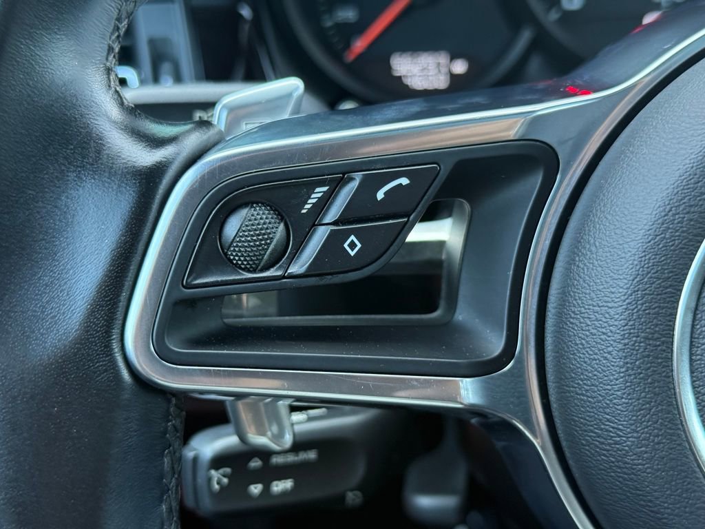 Used 2020 Porsche Macan image 25