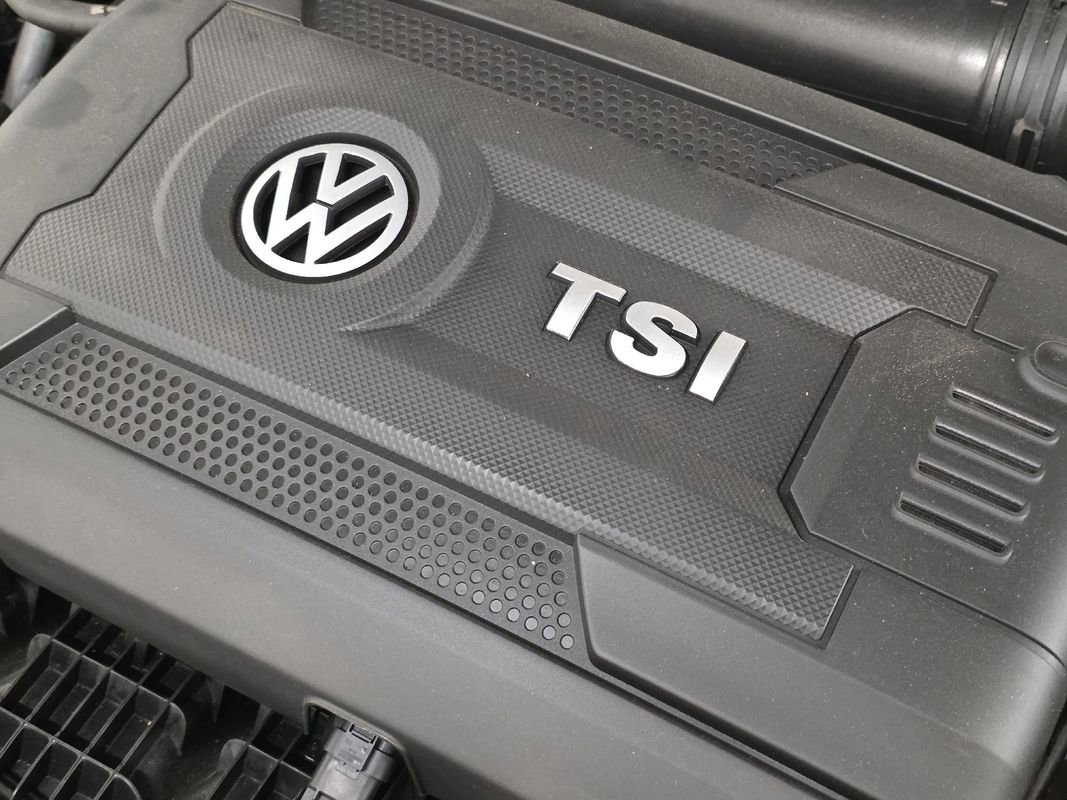 Used 2017 Volkswagen Passat 1.8T R-Line w/ R-Line Lighting Package image 57