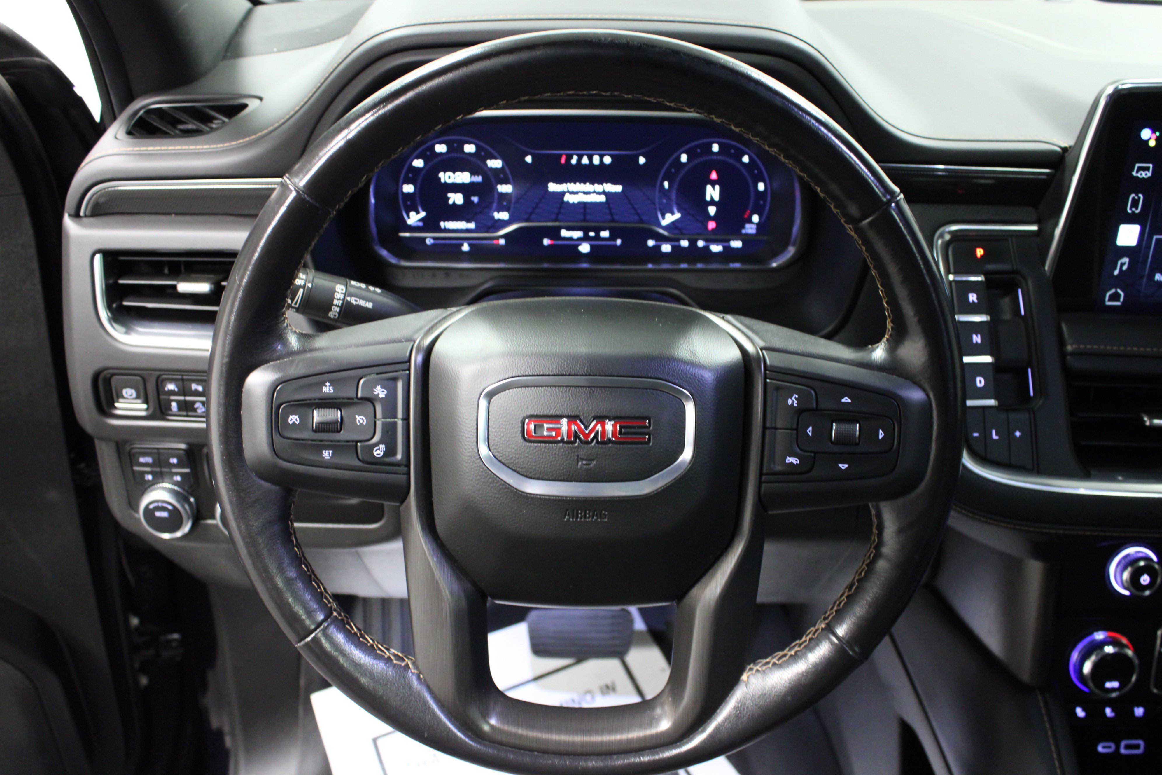 Used 2022 GMC Yukon AT4 w/ AT4 Premium Package AWD/4WD image 19