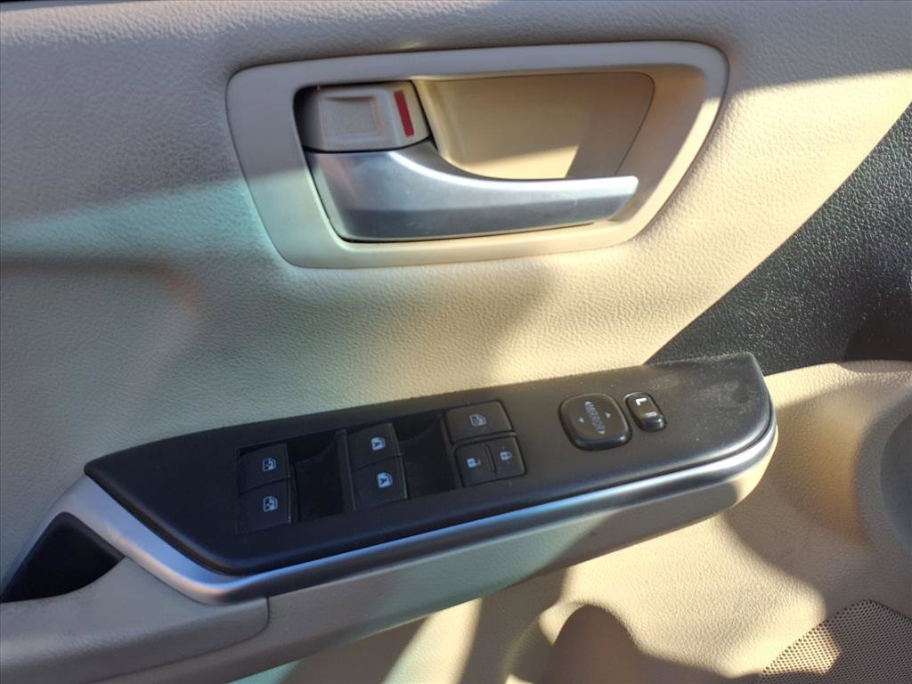 Used 2017 Toyota Camry LE image 21