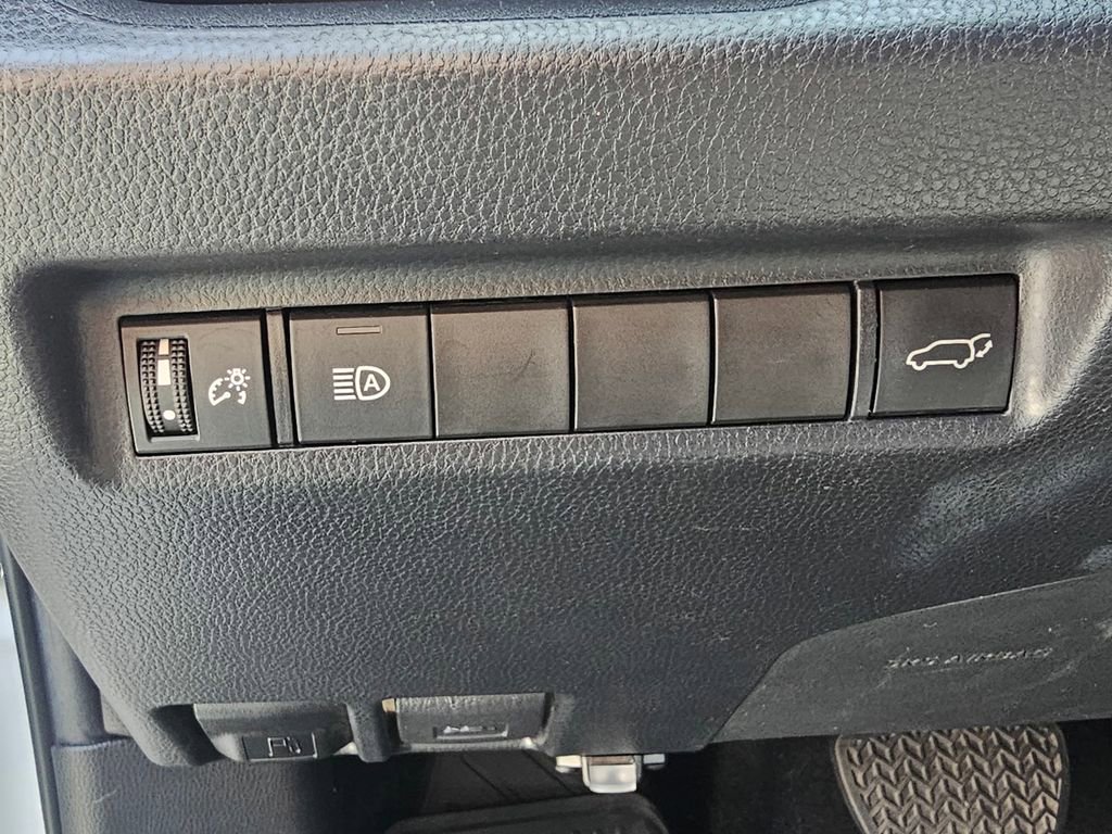 Used 2022 Toyota RAV4 XLE Premium image 25