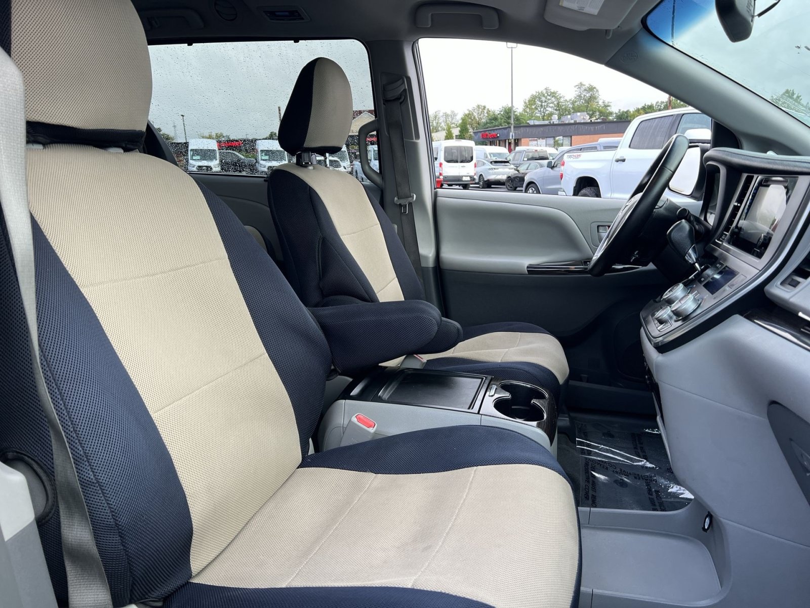 Used 2016 Toyota Sienna XLE w/ XLE Navigation Package FWD image 28