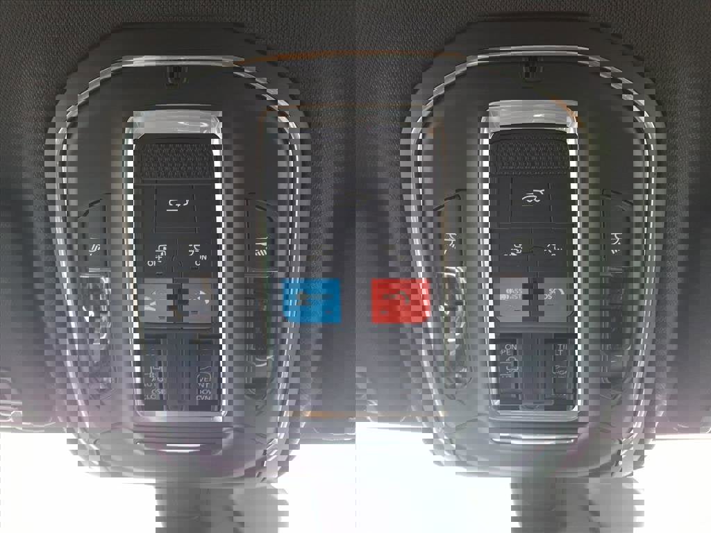 New 2025 Jeep Grand Cherokee Laredo X w/ Luxury Tech Group I image 14