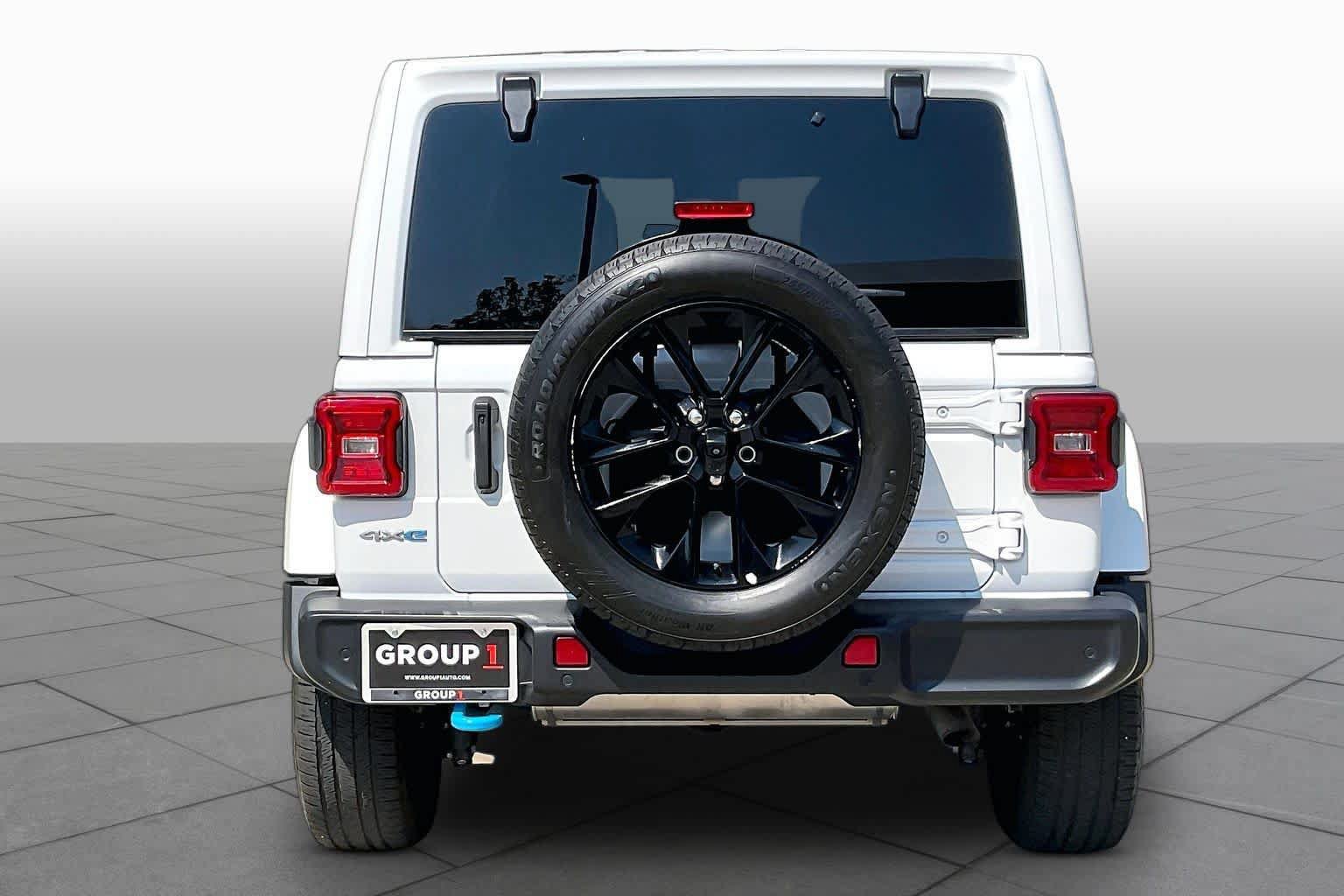 Used 2024 Jeep Wrangler Unlimited Sahara w/ Safety Group AWD/4WD image 5