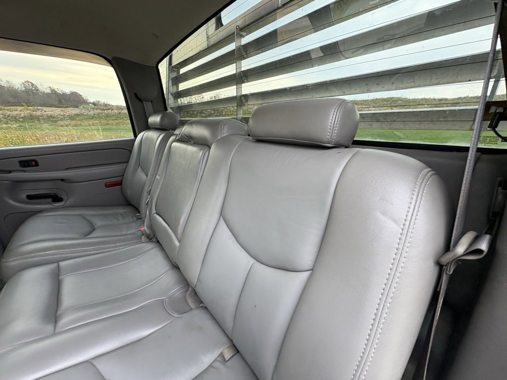 Used 2005 Chevrolet Silverado 3500 LT w/ Heavy-Duty Power Package image 28