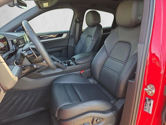Used 2025 Porsche Cayenne Coupe image 16