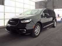 Used 2023 Chrysler Pacifica Touring FWD image 24