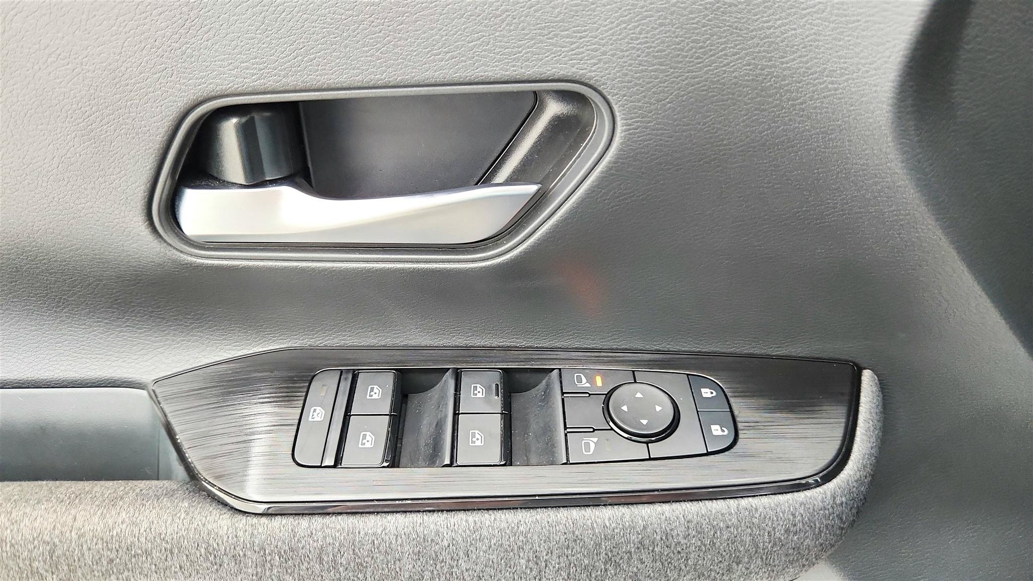 Used 2025 Nissan Kicks SV w/ Charging Package FWD image 21