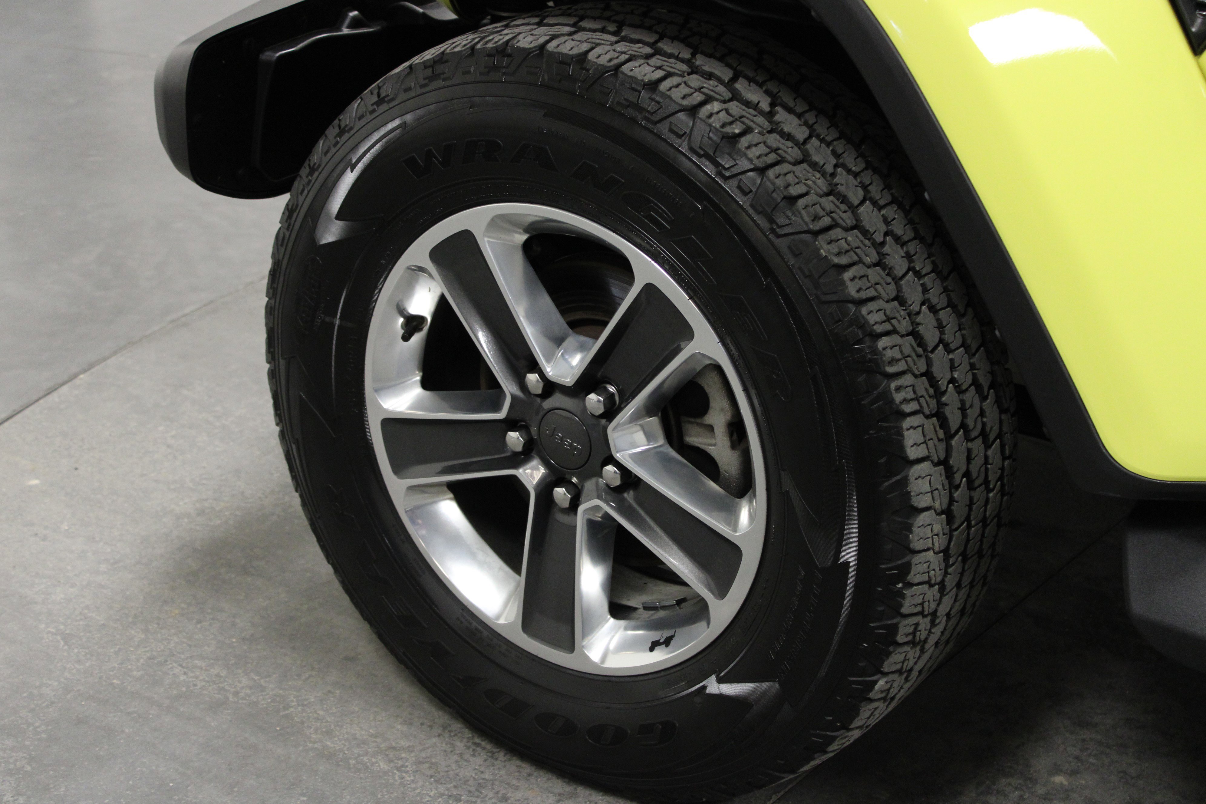 Used 2023 Jeep Wrangler Sahara w/ Cold Weather Group image 10