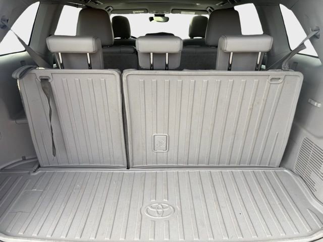 Used 2017 Toyota Highlander XLE image 12