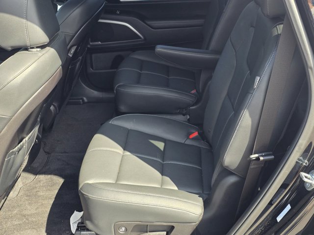 Used 2024 Kia Telluride EX w/ EX Captain's Chair Package FWD image 16