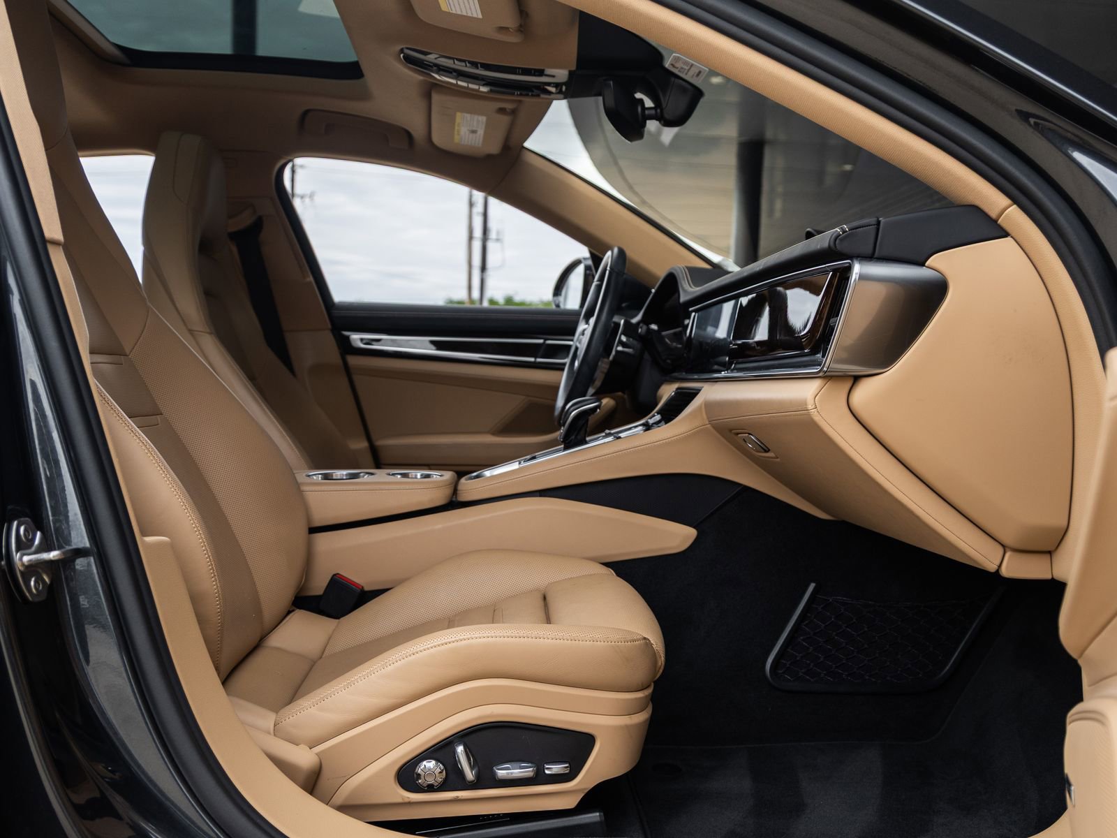 Certified 2018 Porsche Panamera image 39