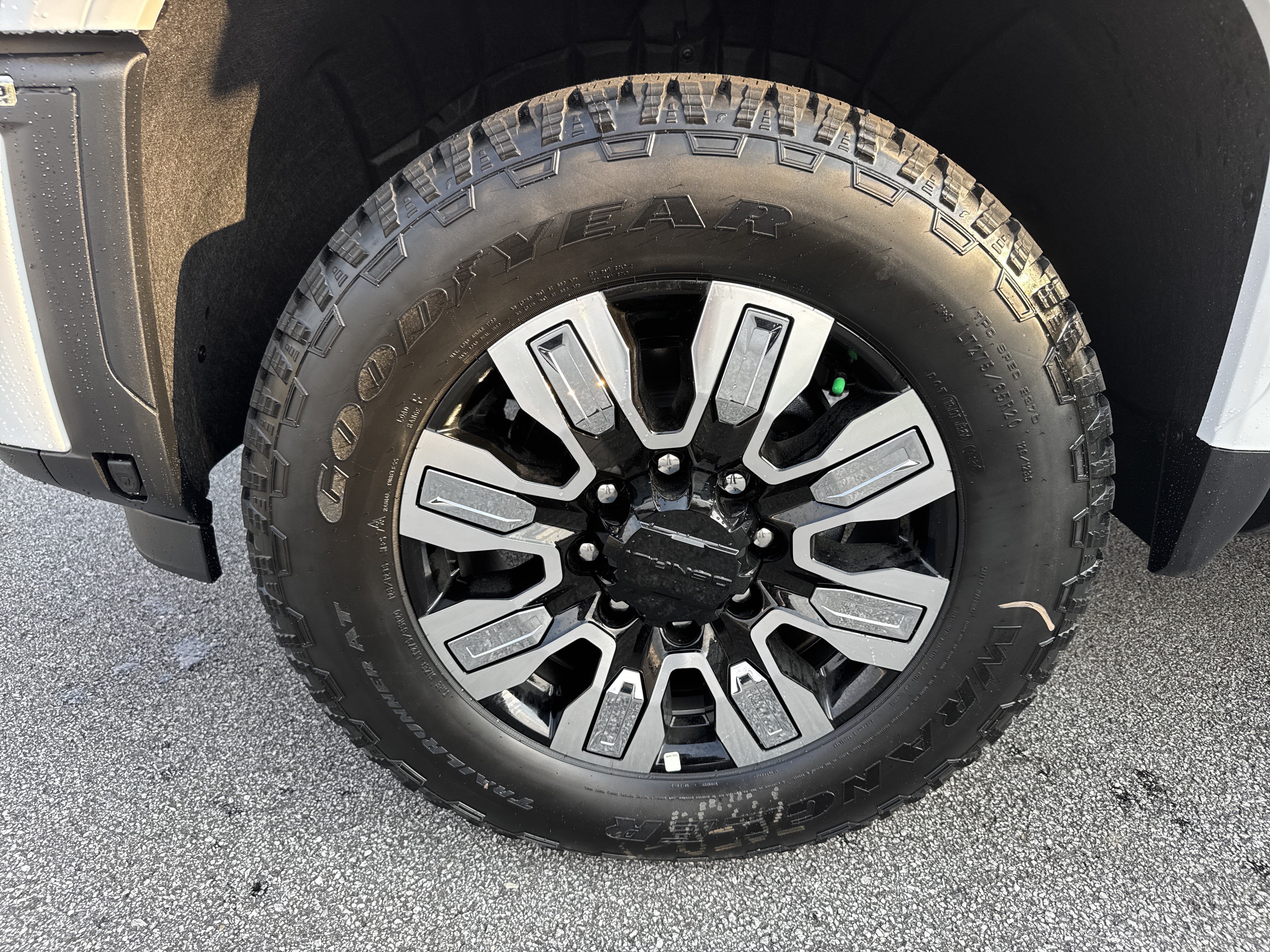 New 2026 GMC Sierra 2500 Denali w/ Denali Reserve Package AWD/4WD image 13