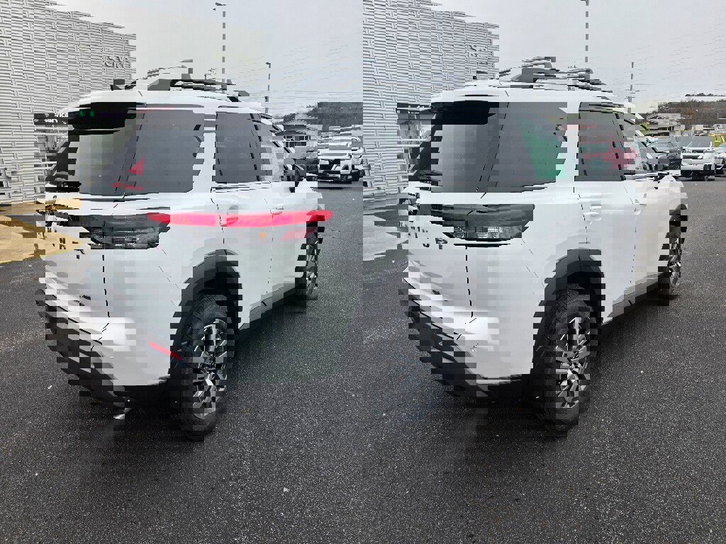 New 2026 Nissan Pathfinder SL image 3