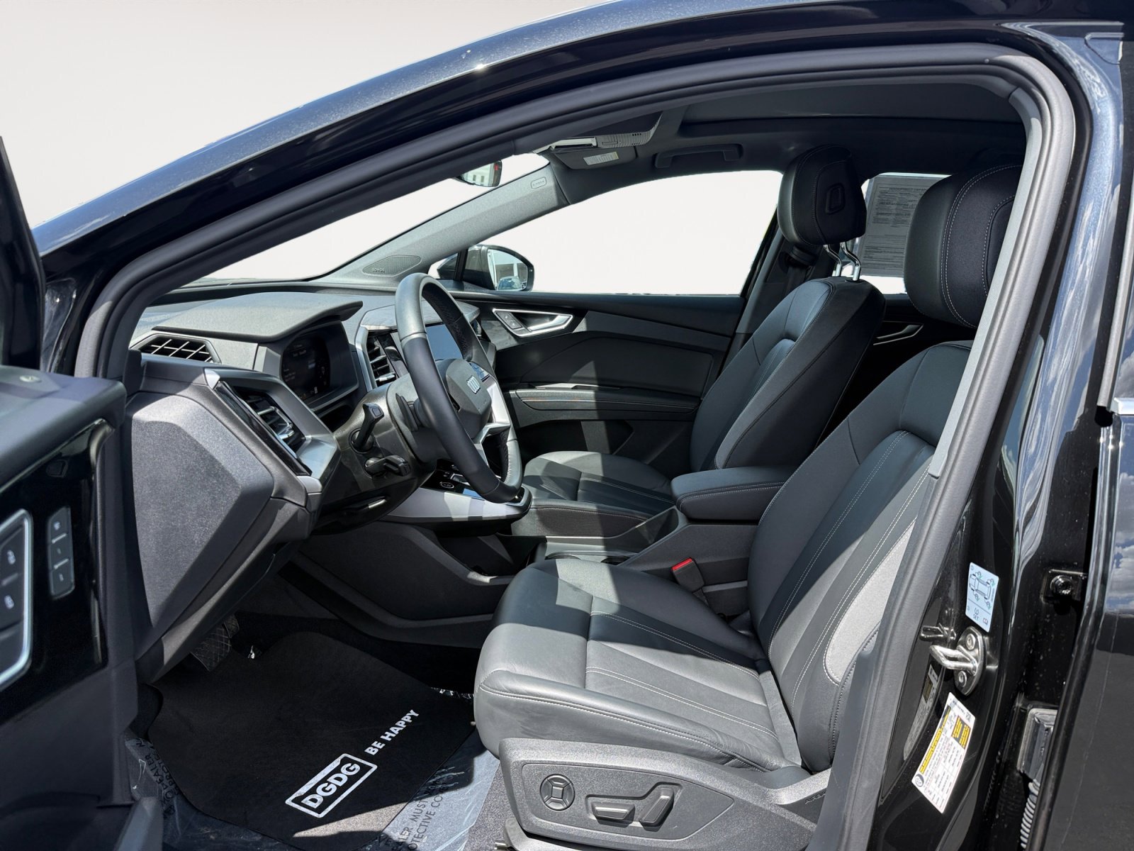 Used 2023 Audi Q4 e-tron Premium Plus w/ Premium Plus RWD image 10