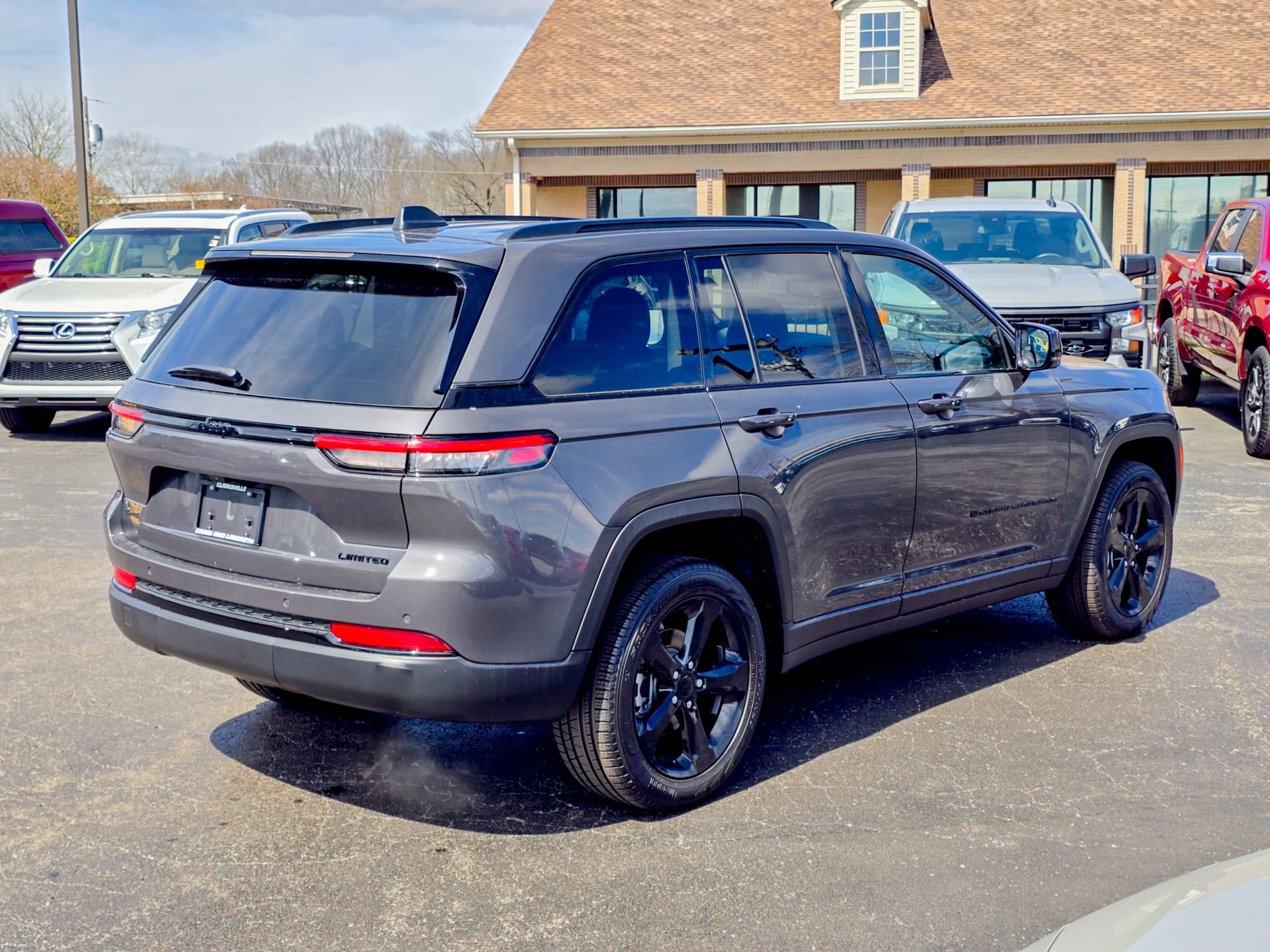Used 2024 Jeep Grand Cherokee Limited w/ Black Appearance Package image 21