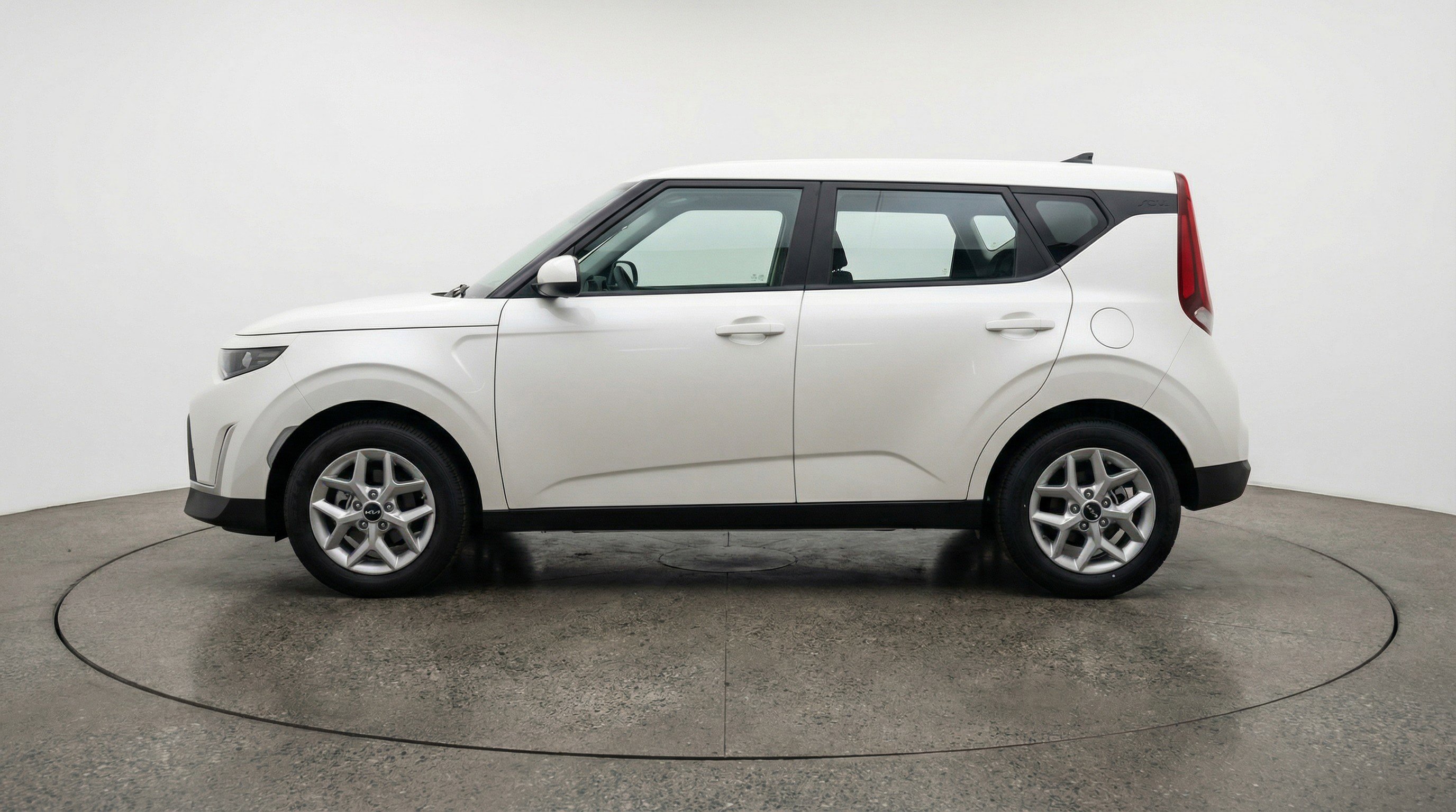 Used 2025 Kia Soul LX w/ LX Technology Package image 5