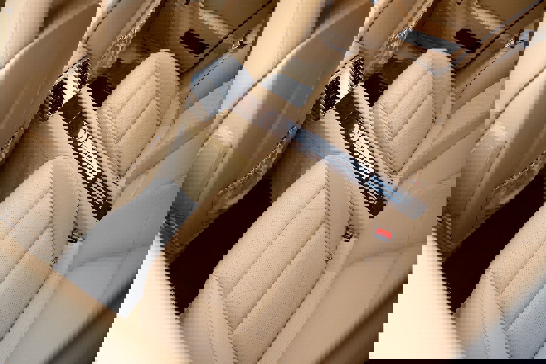 Used 2015 Porsche Panamera 4 image 18