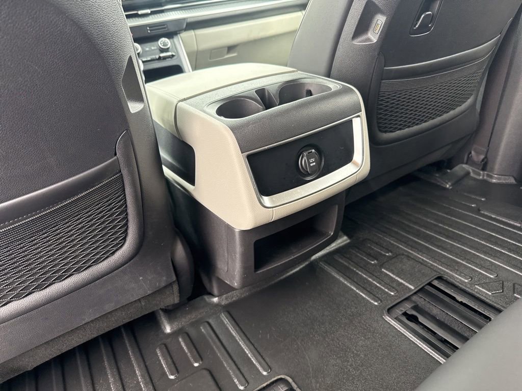 Used 2024 Kia Carnival LX image 31