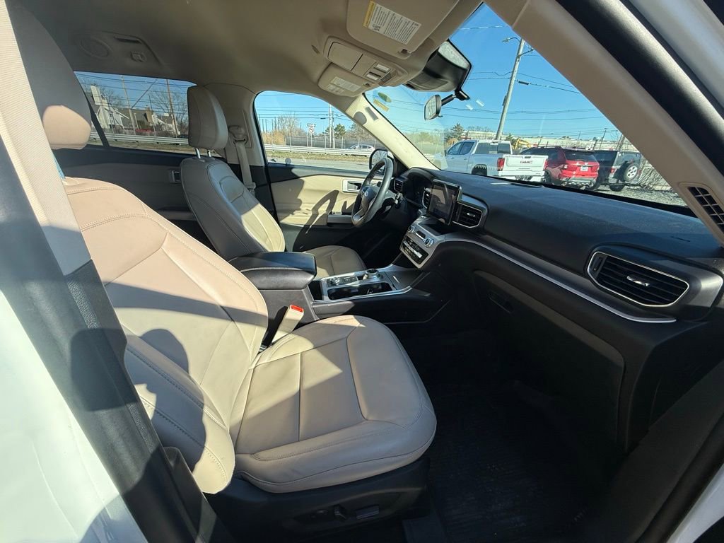 Used 2023 Ford Explorer XLT w/ Equipment Group 202A image 16