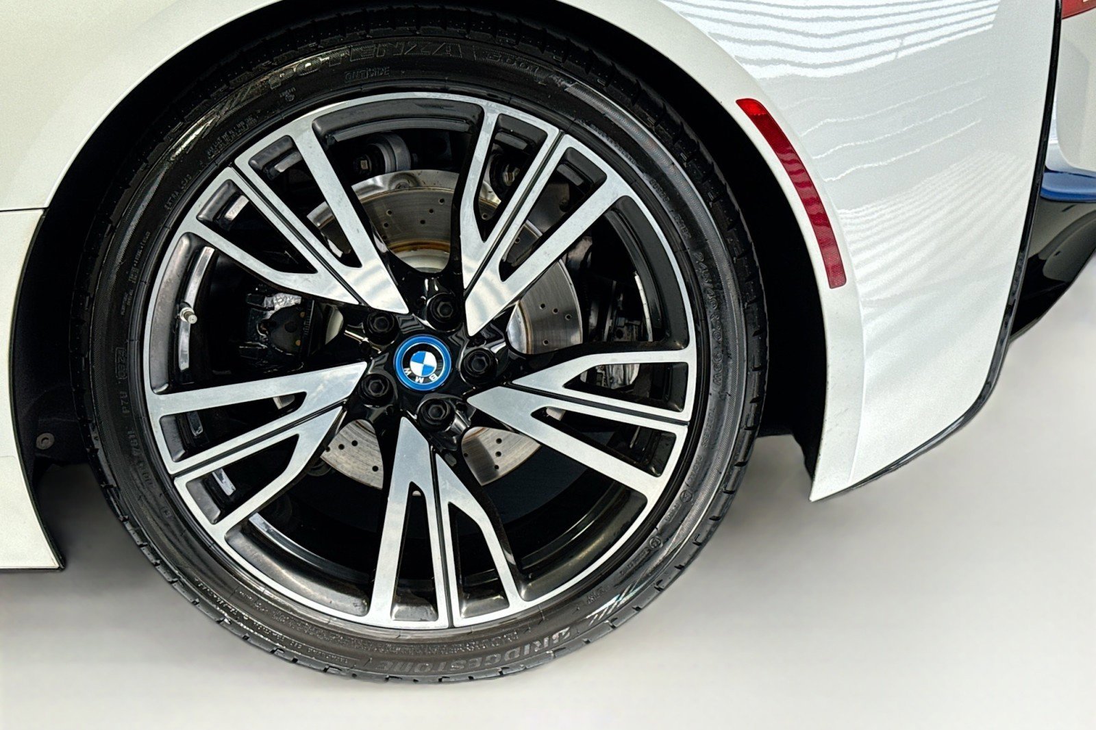 Used 2015 BMW i8 image 25