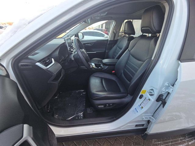 Used 2021 Toyota RAV4 XLE Premium image 5