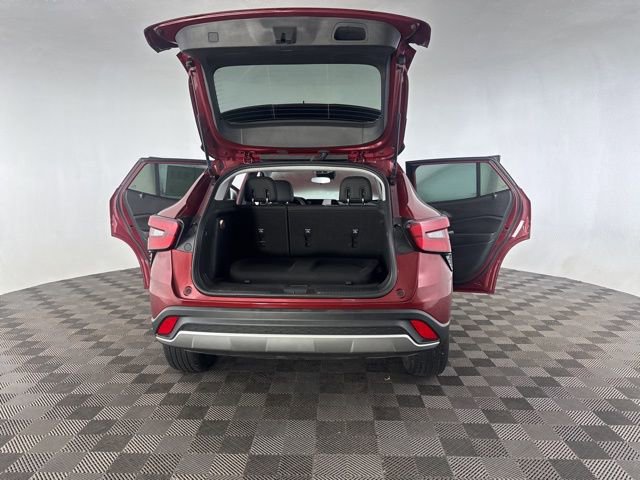 Used 2025 Chevrolet Trax LT w/ LT Convenience Package image 19