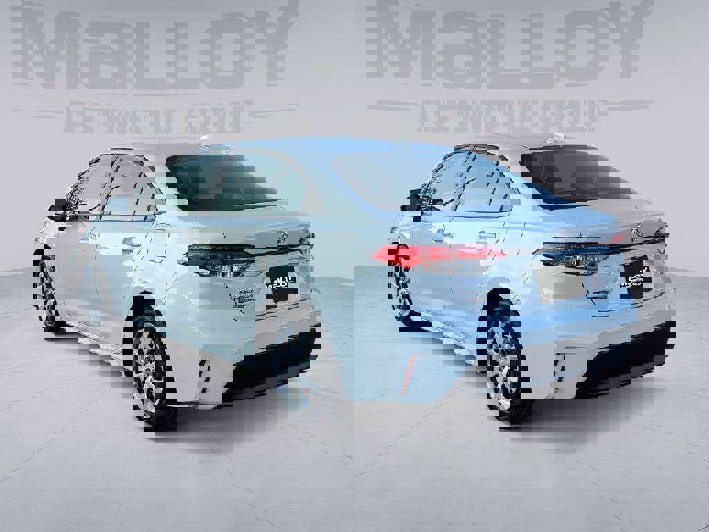 Used 2023 Toyota Corolla LE image 3
