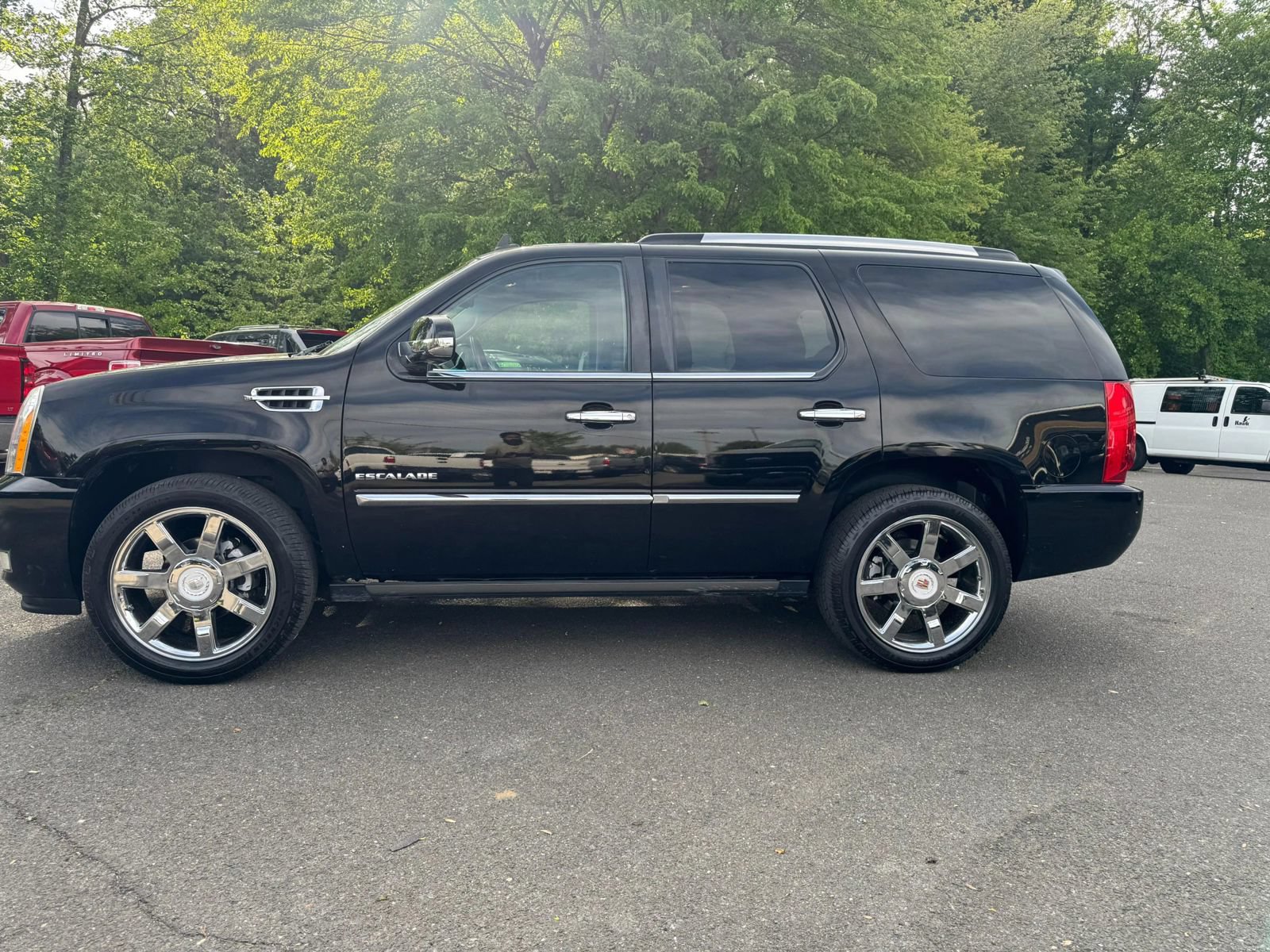 Used 2011 Cadillac Escalade Premium AWD/4WD image 4