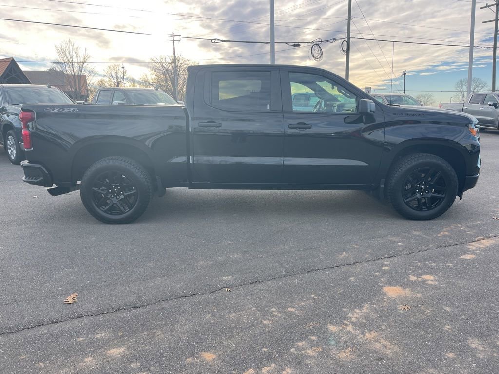 Used 2024 Chevrolet Silverado 1500 Custom w/ Dark Appearance Package image 6