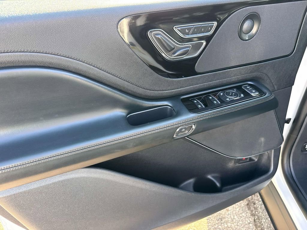 Used 2025 Lincoln Aviator Reserve image 21