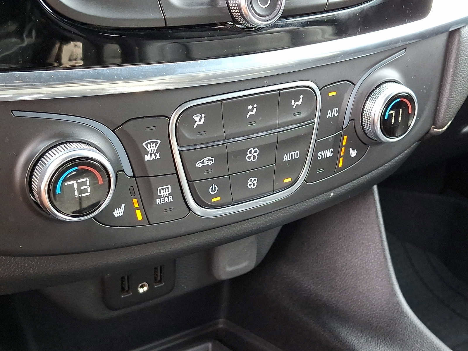 Used 2023 Chevrolet Traverse LT image 16