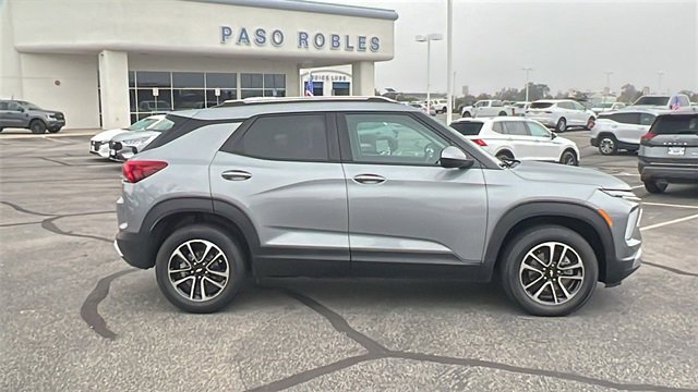 Used 2025 Chevrolet TrailBlazer LT image 2