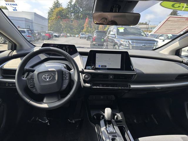 Certified 2025 Toyota Prius LE FWD image 15