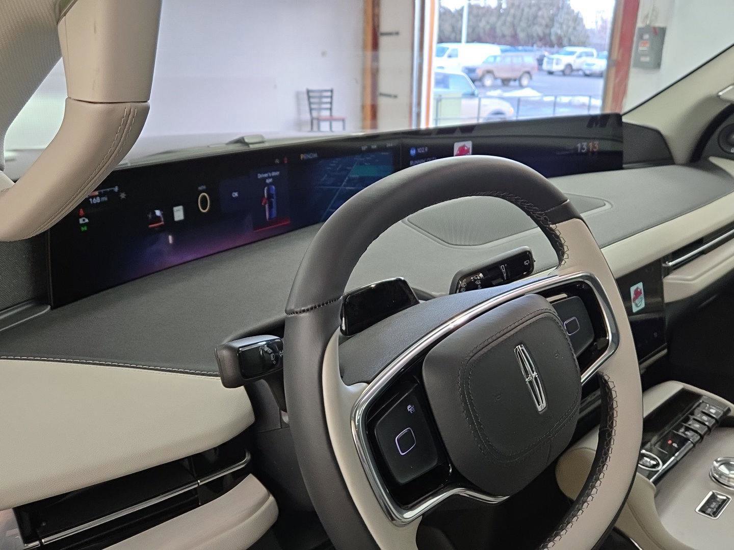 New 2025 Lincoln Navigator L Reserve AWD/4WD image 12