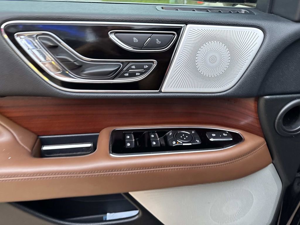 Used 2022 Lincoln Navigator L Reserve image 22