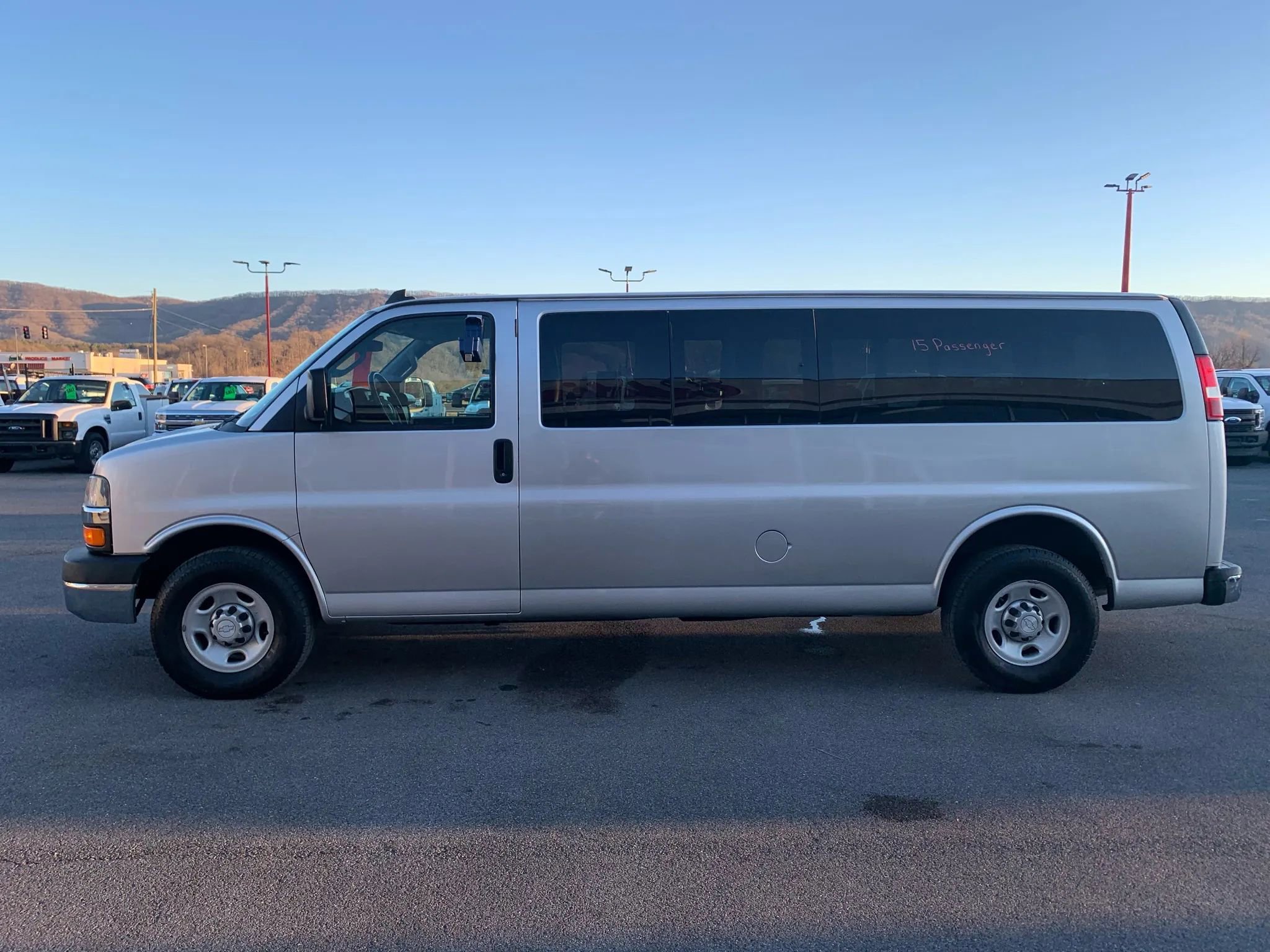 Used 2016 Chevrolet Express 3500 LS w/ Chrome Appearance Package image 5