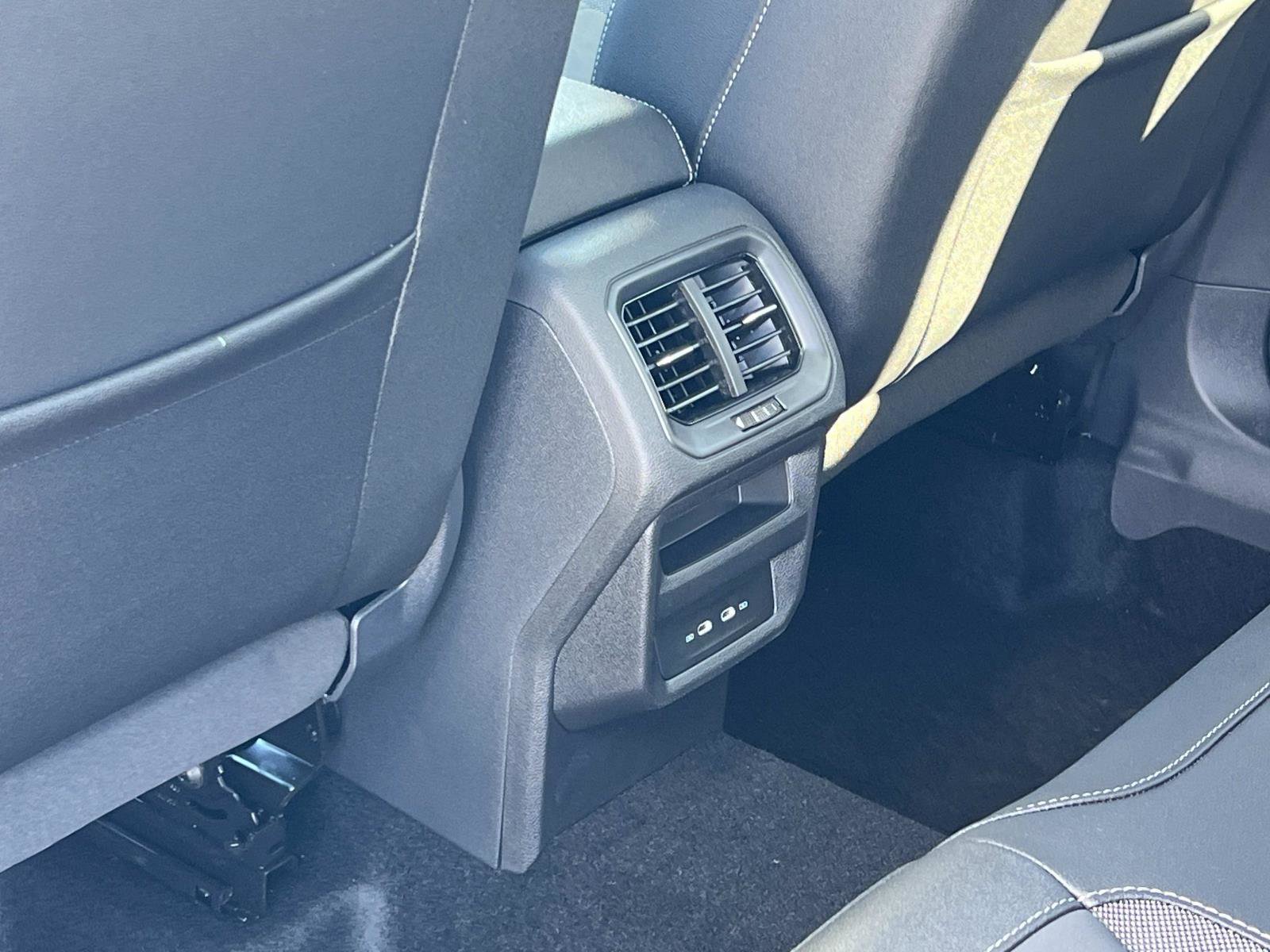 New 2026 Volkswagen Taos SE image 24