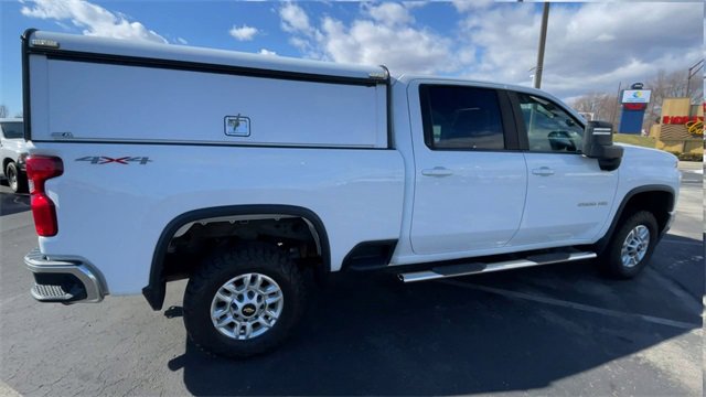 Used 2021 Chevrolet Silverado 2500 LT image 2