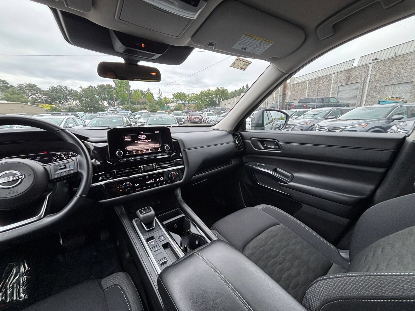 Used 2025 Nissan Pathfinder SV FWD image 38