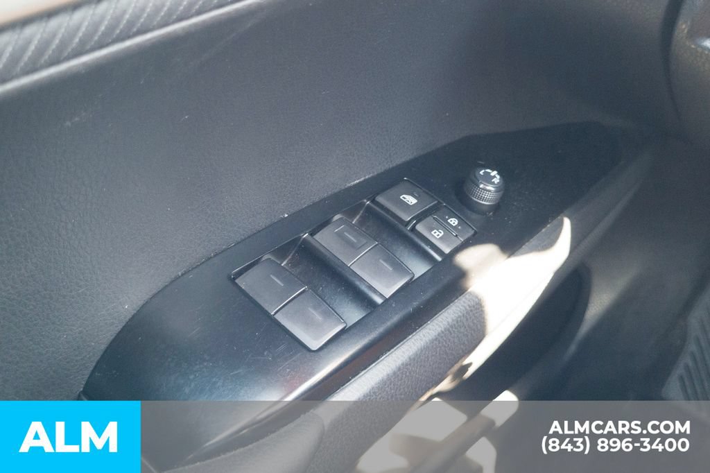 Used 2025 Toyota Camry SE FWD image 33