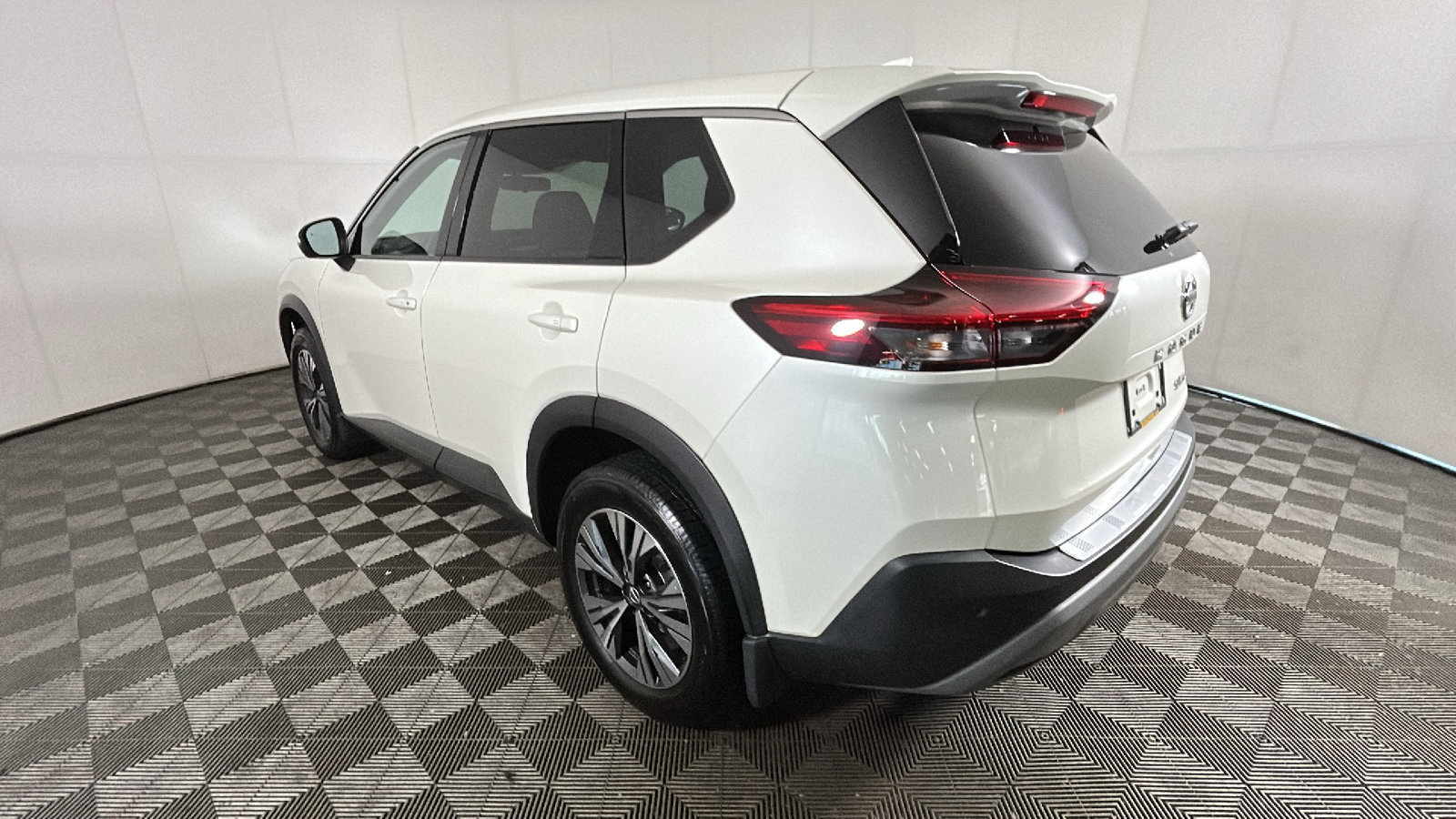 Used 2021 Nissan Rogue SV AWD/4WD image 5