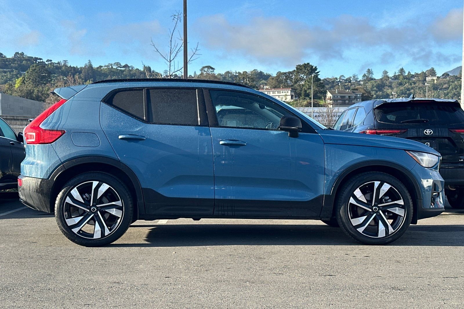 Certified 2023 Volvo XC40 B5 Plus w/ Driver Assist Package image 9