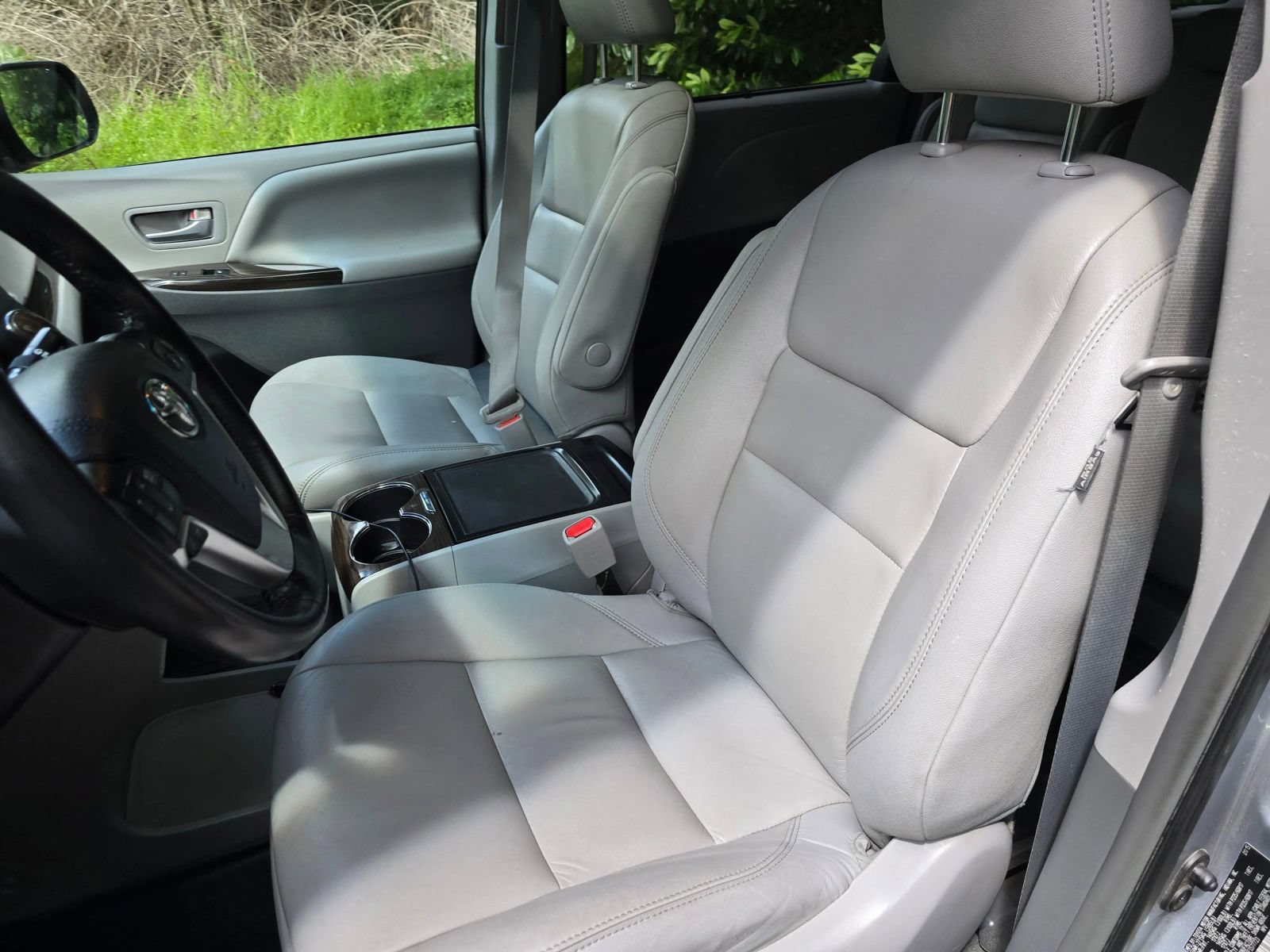 Used 2015 Toyota Sienna XLE w/ XLE Navigation Package FWD image 22