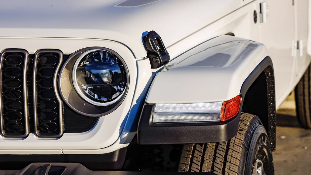 New 2026 Jeep Gladiator Sport AWD/4WD image 5