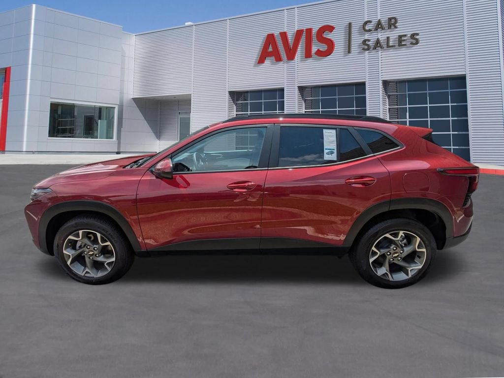 Used 2025 Chevrolet Trax LT w/ LT Convenience Package FWD image 10