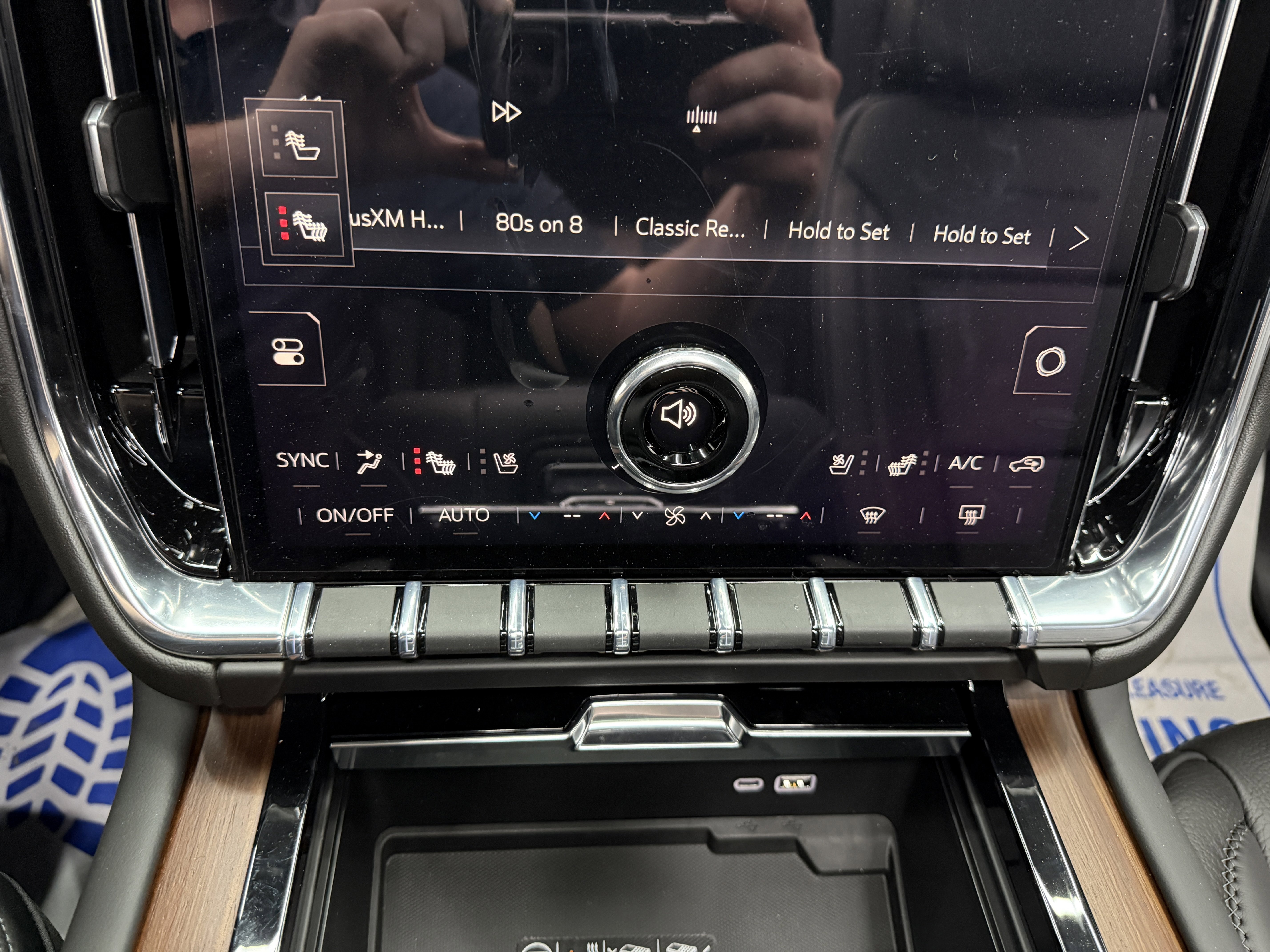 Used 2026 GMC Yukon Denali w/ Denali Reserve Package image 22