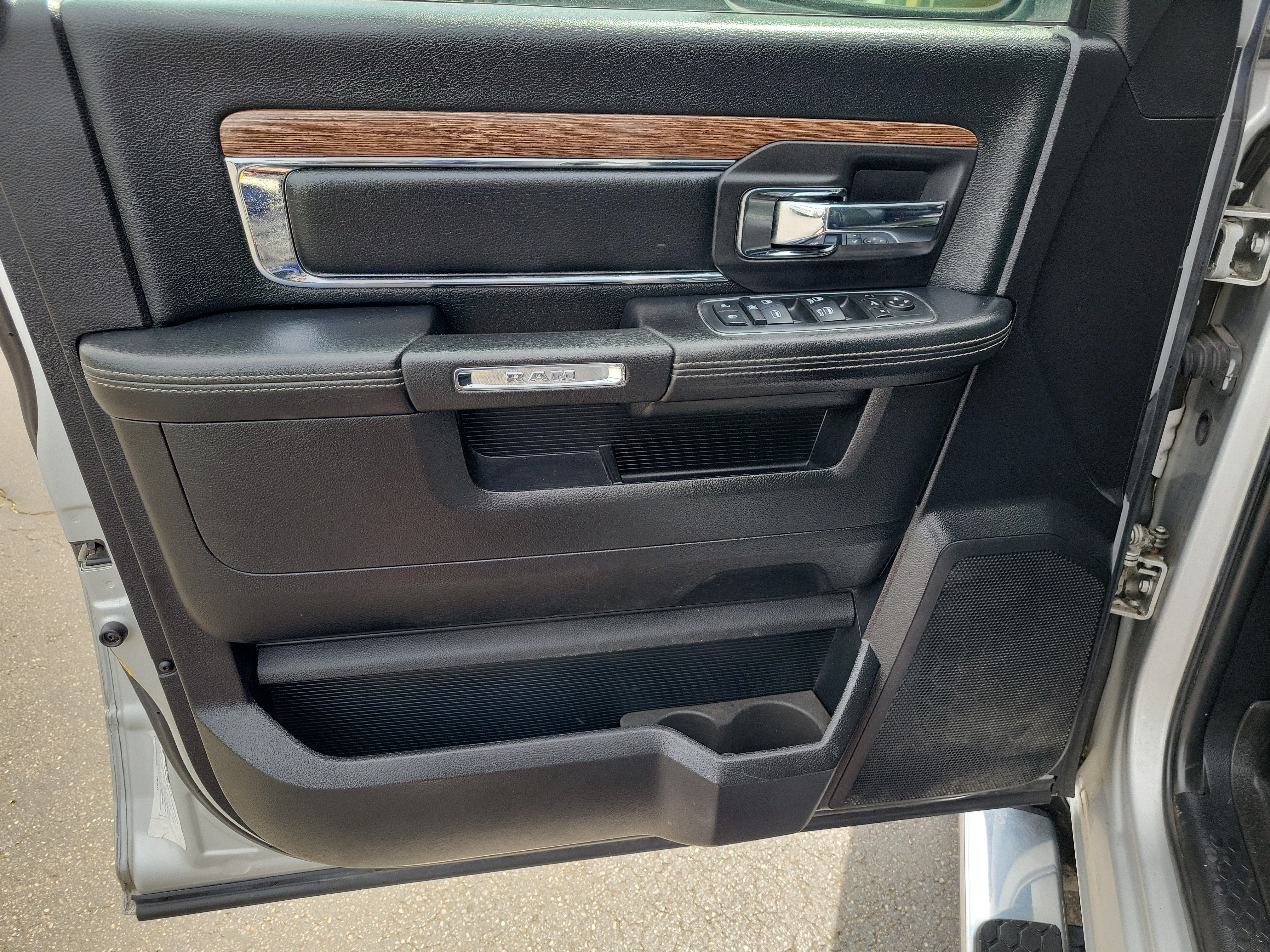 Used 2016 RAM 1500 Laramie AWD/4WD image 18